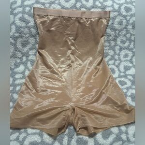 Skims barely there shape wear low back shorts small